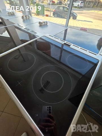 Свободностояща печка с керамични котлони Siemens, снимка 8 - Печки, фурни - 53683347