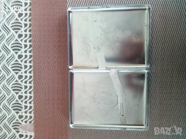 Продавам две,прекрасни, табакери за цигари.Едната има место за запалка.Цената е за двете., снимка 4 - Табакери - 41396548