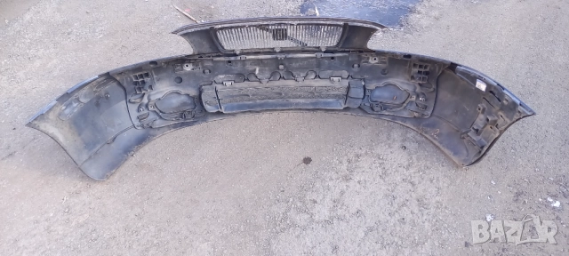 Предна броня Volvo V70, снимка 4 - Части - 52956711