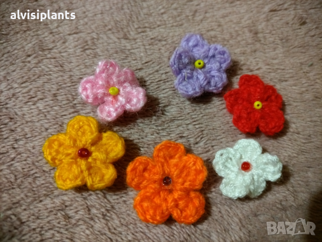 6 броя плетени цветя с мънисто за декорация и украса