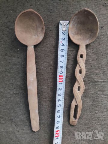 Продавам две стари дървени лъжици