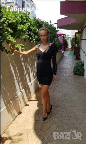 Къса рокля с един ръкав