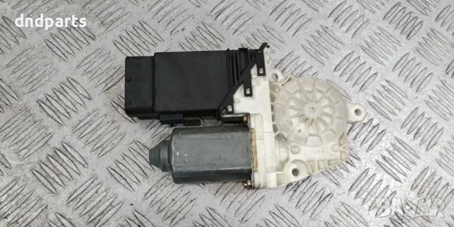 Моторче стъклоповдигач VW Golf 4 2000г.(предно дясно)	