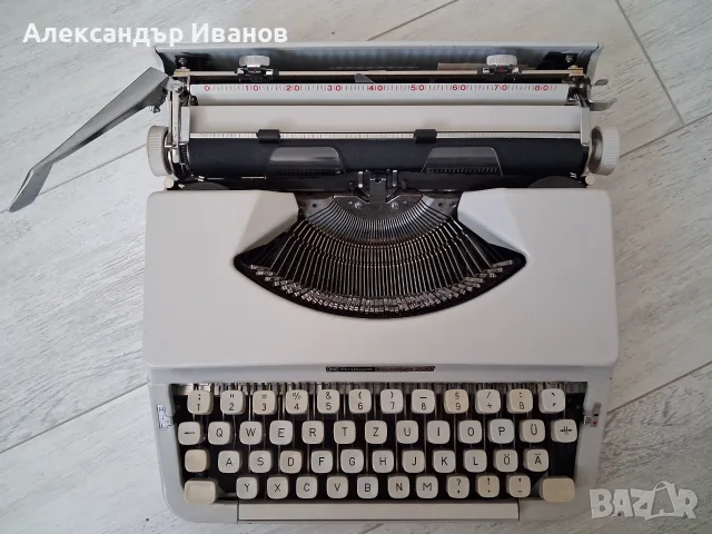 Японска пишеща машина Neckermann Brillant Comfort 200 1977 г., снимка 3 - Антикварни и старинни предмети - 56150043