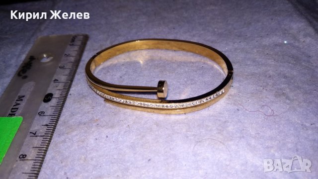 ЕЛЕГАНТНА ПОЗЛАТЕНА МОДНА ДИЗАЙНЕРСКА АРТ ГРИВНА БЛАГОРОДНА НЕРЪЖДАЕМА СТОМАНА с ЦИРКОНИ 34306