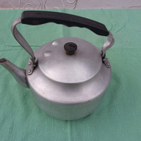 Стар алуминиев чайник, снимка 3 - Аксесоари за кухня - 36143954