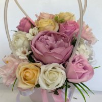 Кошничка аранжирана със сапунени цветя, снимка 10 - Подаръци за жени - 40911647