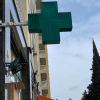 Продавам светещ зелен кръст за аптека, снимка 2 - Други - 44925873