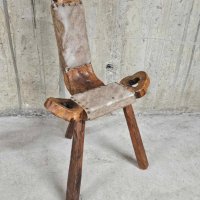 Ръчно изработено трикрако столче с фрезовани елементи, снимка 2 - Столове - 44310550