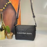 Calvin Klein дамска чанта, снимка 2 - Чанти - 42718541