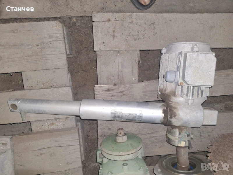 мотор редуктор за линейно преместване с енкодер, снимка 1