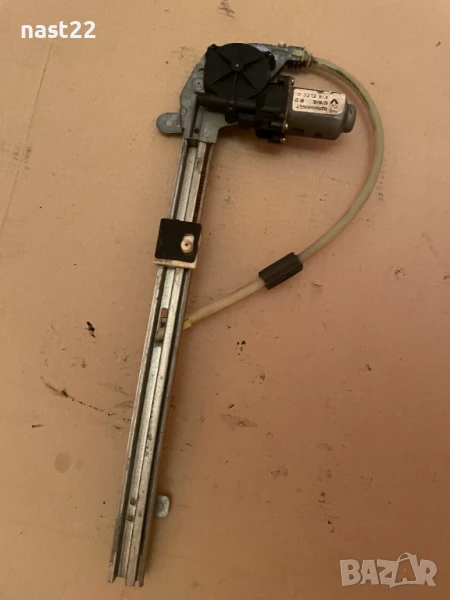 Заден ляв стъклоповдигач Рено Лагуна-2-комби , снимка 1