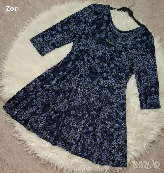 СТРАХОТНА тъмносиня кукленска рокля на бели шарки , снимка 1