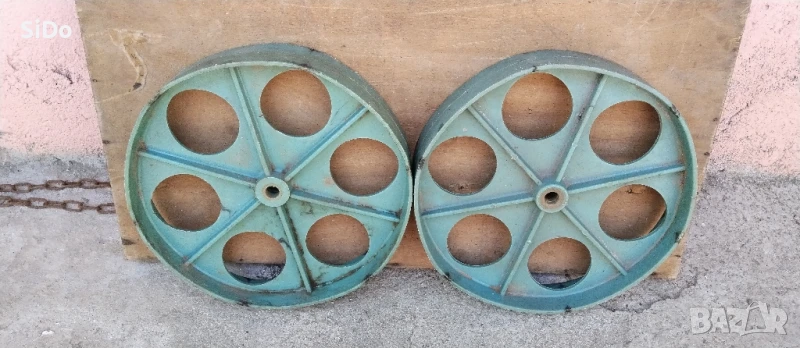 2 пластмасови колела с размери:ф32/6см, снимка 1