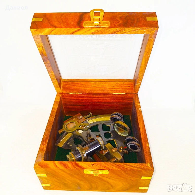 Луксозен бронзов секстант в дървена кутия, снимка 1