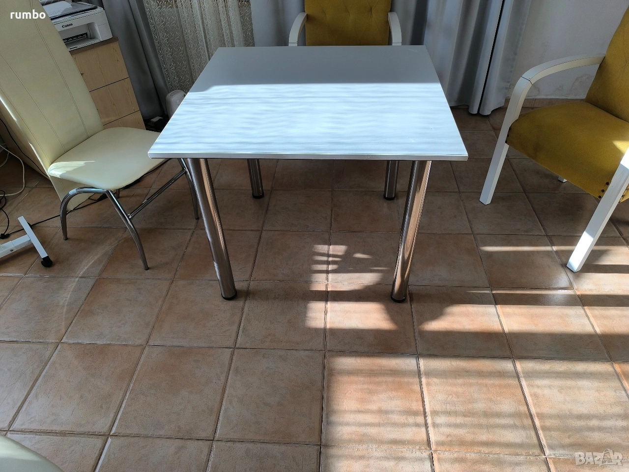 Продавам кухненска маса 90/90/730мм, снимка 1