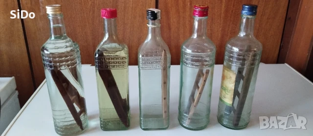 5 стъклени бутилки 0.7л със дървена стълба в тях ми
