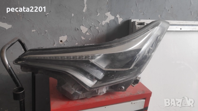 Продавам - оригинален ляв ксенонов фар за Тойота CHR 2019 г със две счупени крачета