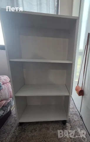 Практична етажерка на колелца