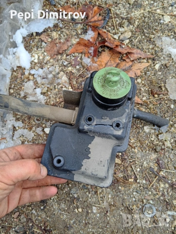 Казанче хидравлична течност Volkswagen Polo Hatchback II (10.1994 - 10.1999) Поло 6н1, снимка 2 - Части - 53045633