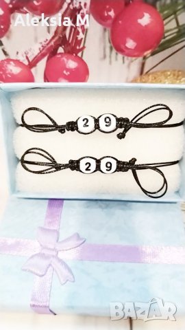 Комплект гривни със стоманени букви за двойки с дата вплетена в закопчалката двойка ръчна изработка , снимка 2 - Романтични подаръци - 39406182