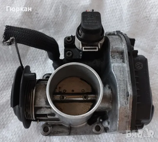 VW Polo Дроселова Клапа  030 133 064 D , снимка 4 - Части - 47640305