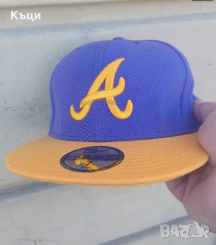 Шапка с права козирка. 