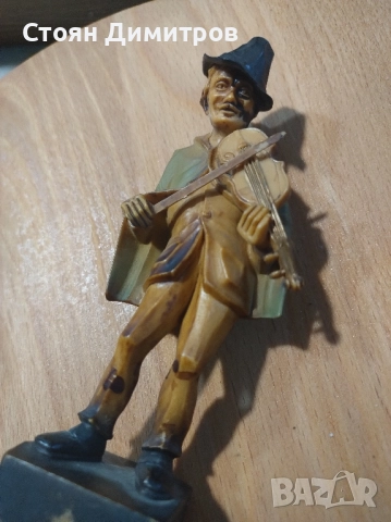 Италиански цигулар, красива изработка ръчна работа 15см височина , снимка 3 - Антикварни и старинни предмети - 51912772