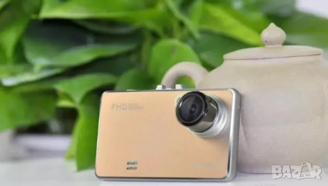 Стилен DVR в златисто или черно с 2,4 инча екран и голям ъгъл на виждане AC81, снимка 1