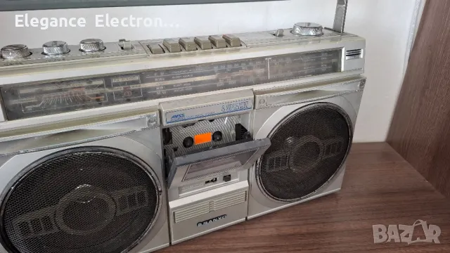 Sanyo M9935K Boombox 4-лентов стерео радио и касетофон, снимка 7 - Радиокасетофони, транзистори - 50188779