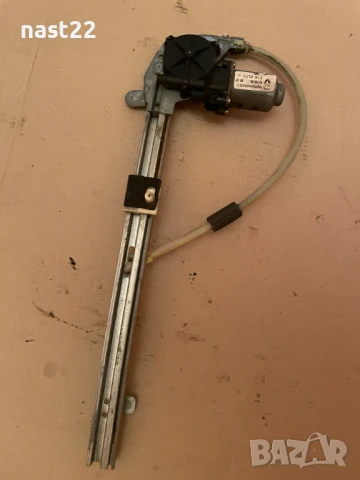 Заден ляв стъклоповдигач Рено Лагуна-2-комби , снимка 1