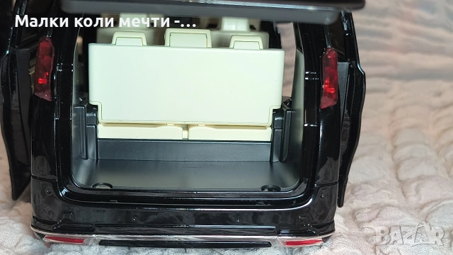 метална кола Toyota Alphard MPV - 2025 г. Мащаб 1:18, снимка 8 - Колекции - 53529437