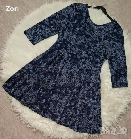 СТРАХОТНА тъмносиня кукленска рокля на бели шарки , снимка 1