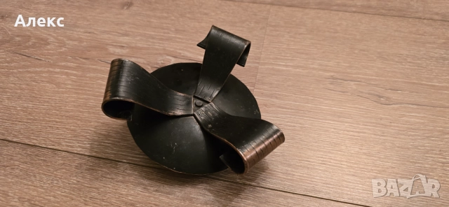 Стар кован свещник., снимка 3 - Антикварни и старинни предмети - 52268844