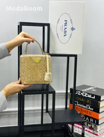 Prad🅰️ дамски чанти Различни цветове , снимка 8 - Чанти - 48944533