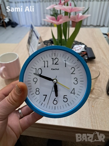 Настолен часовник Eachui - Кварцов, безшумен, с осветление, снимка 3 - Антикварни и старинни предмети - 53683845