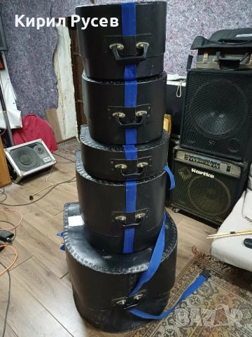 Продавам твърди кейсове за барабани