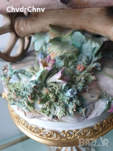Capodimonte скулптура 45см/Каподимонте стара голяма порцеланова фигура-композиция/карета-любовници, снимка 11 - Статуетки - 52571683