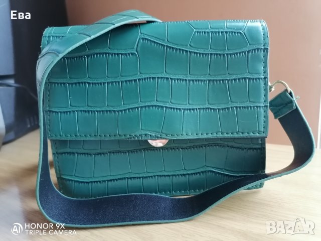 Малка чанта, снимка 3 - Чанти - 35856524