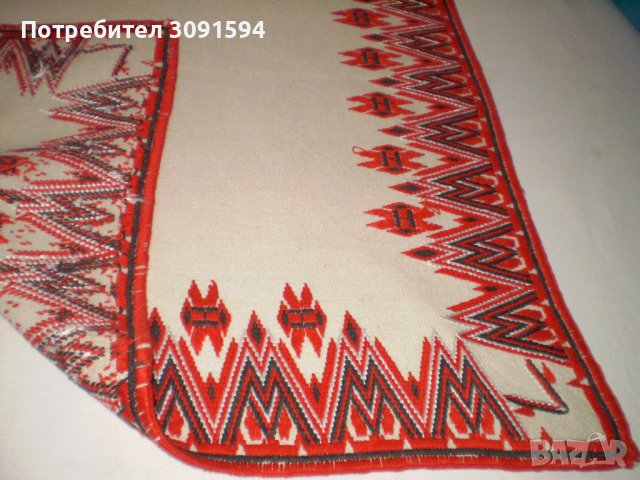 стара рьчно бродирана ленена покривка -каре  червена бродерия, снимка 7 - Други ценни предмети - 42280660