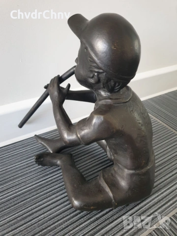 28см-4кг стара бронзова скулптура/фигура на дете с флейта/френска статуетка, снимка 4 - Статуетки - 53654721