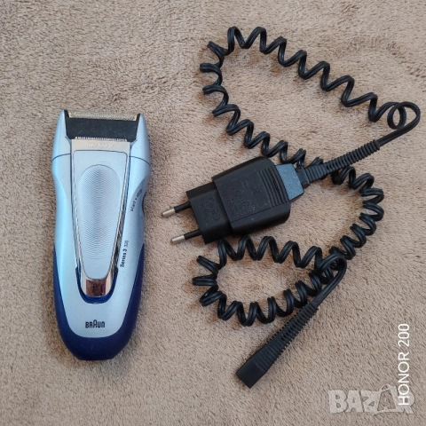 Акумулаторна самобръсначка BRAUN seria 3 330. 
