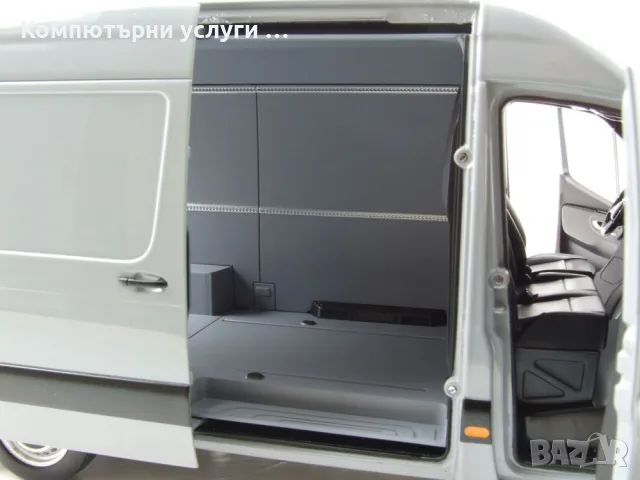 Mercedes-Benz Sprinter 2018 микробус - мащаб 1:18 на Norev  моделът е нов в кутия, снимка 7 - Колекции - 56196304