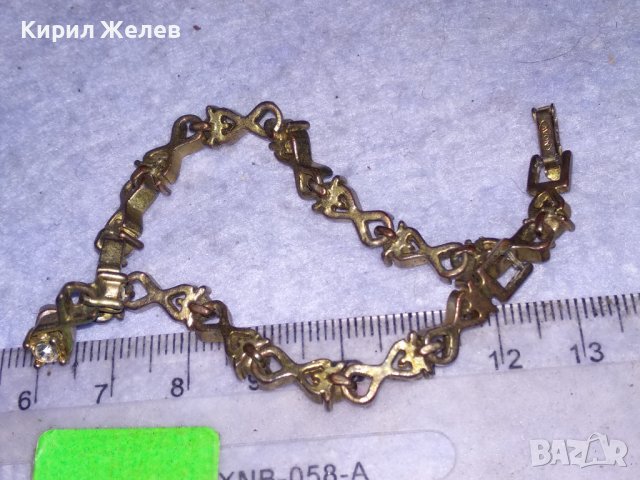 AVON СТАРА МАРКОВА ПОСРЕБРЕНА МОДНА МЕСИНГОВА АРТ ГРИВНА с ИСКРЯЩИ ФАСЕТИРАНИ КРИСТАЛИ 37059, снимка 11 - Гривни - 41389421