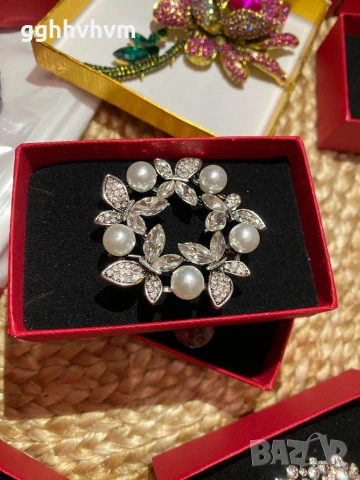 Брошки с кутия, снимка 17 - Други - 53605741