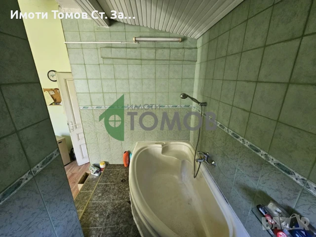 Двуетажна къща в района на Широк център , снимка 3 - Къщи - 51039761