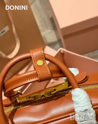 Дамска чанта miumiu, кожа кожа , снимка 3 - Чанти - 55890359