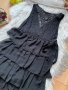 Черна рокля на волани с дантела, снимка 3