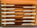 Винтидж англиски комплект от 12 ножа за маса с дръжки от естествена кост в оригинален калъф, снимка 1
