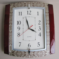 Ефектен голям стенен часовник 33/38 см пластмасов кварцов, отличен, снимка 1 - Стенни часовници - 44747528